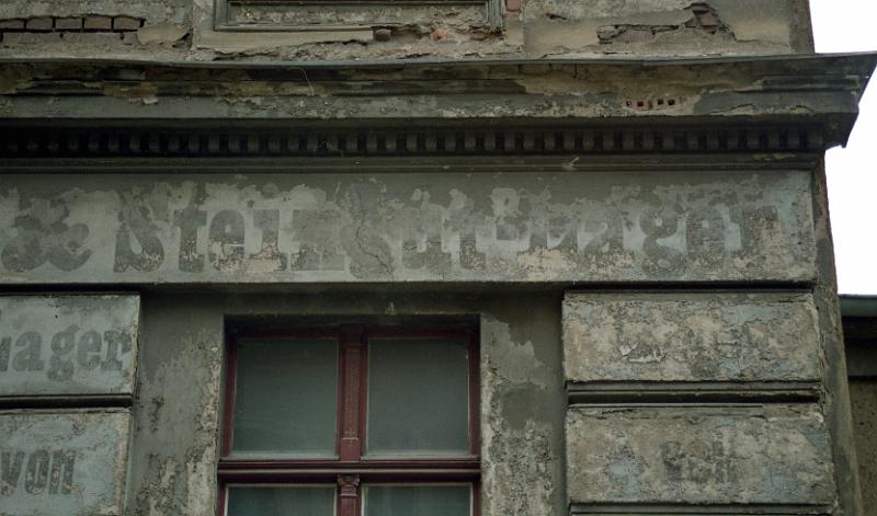 Görlitz, Joliot-Curie-Str. 2, 31.10.2000 (4).jpg - Steingut-Lager